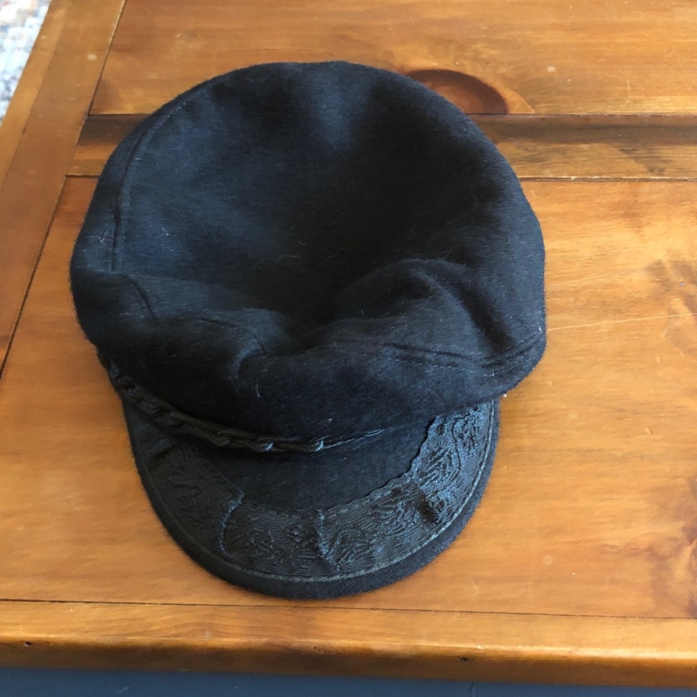 Black Wool Cap with Chain Detail